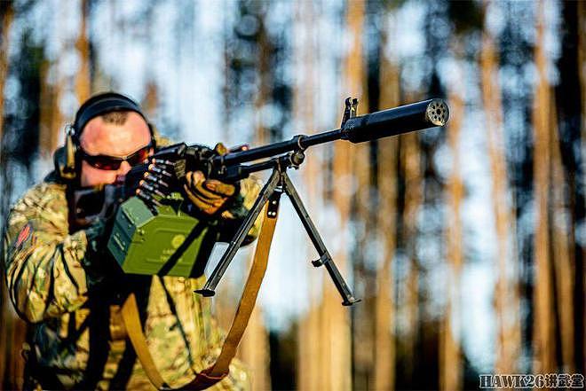 “拉扎列夫战术”展示PKM机枪特殊射击姿势 如何让后坐力消失？ - 4