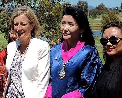 不丹王室的颜值太惊艳！58岁王母搭刺绣披肩很贵气，公主似洋娃娃 - 7