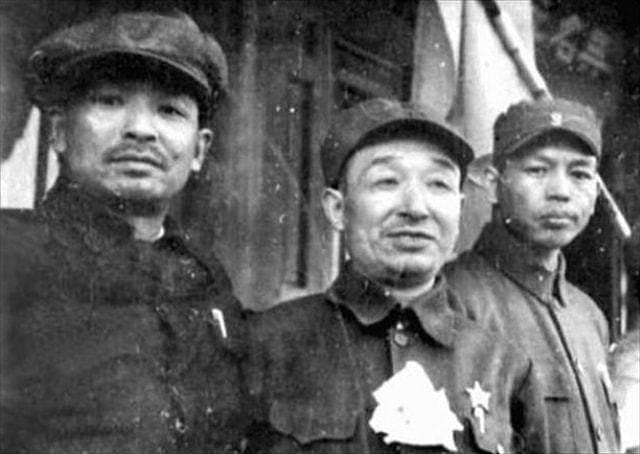 1978年，一独腿老红军进京，邓小平开玩笑：你坐了10年牢还活着？ - 8