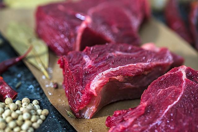 牛肉吃多了会致癌，白肉比红肉健康？为你总结：这3种肉是要少吃 - 2
