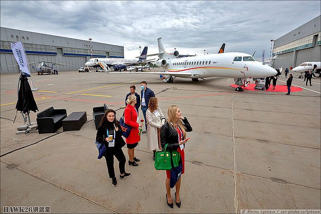 俄罗斯商业航空展开幕 美女簇拥顶尖公务机 不是一般有钱能够消费 - 21