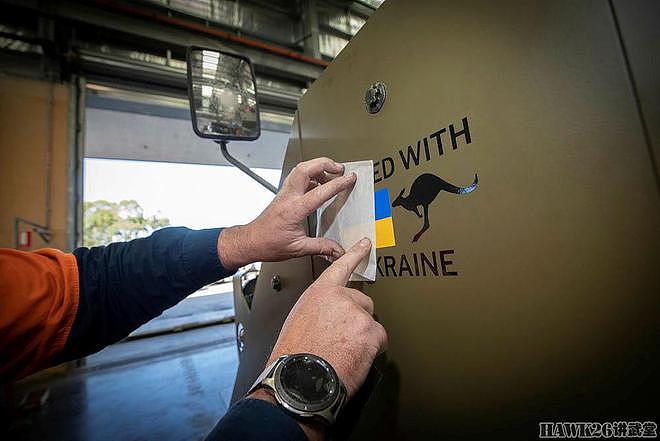 澳大利亚援助乌克兰14辆M113装甲车 退役库存再翻新 安-124空运 - 9