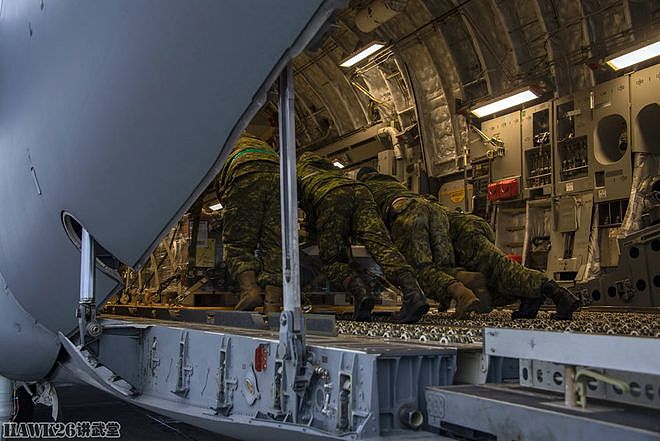 加拿大空军CC-177运输机为乌克兰运送武器装备 属于是千里送鹅毛 - 7