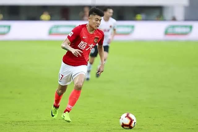 97国青小将新赛季第一球，广州保卫战拿到关键3分，逃离降级区 - 4