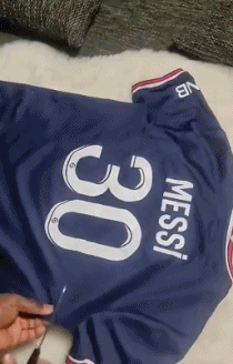 没想到梅西也有这么一天！巴黎球迷过分了，狂嘘+喷涂辱骂+剪球衣 - 5