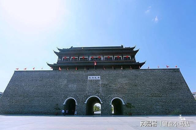 安徽凤阳有一座标志建筑，历史悠久，独具特色，还能俯揽城市美景 - 1