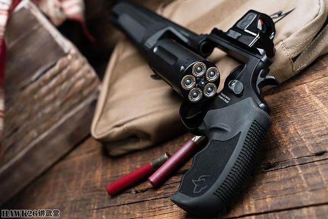 陶鲁斯公司推出“家庭卫士”双口径转轮手枪 超长枪管 可发射霰弹 - 12