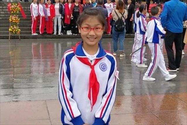 她是毛新宇女儿，毛主席曾孙女，今13岁长相甜美，被称钢琴小才女 - 5