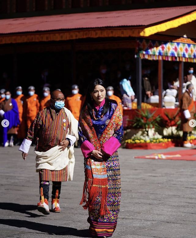 不丹王后最新亮相庆祝32岁生日！穿粉裙嫩如18，可惜单人照显落寞 - 5