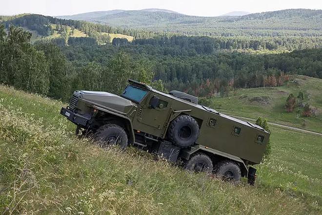 俄罗斯14大现役军用车辆总览，个个都有着“俄式粗犷”的外观 - 14