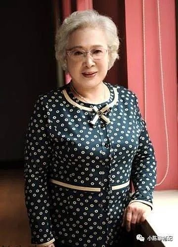 被周总理称为“中国最美女性”，已99岁的秦怡老了依旧如此美丽 - 17