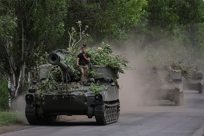 乌军指责俄军摧毁北顿涅茨克最后一座桥梁 求其盟友紧急提供援助 - 1