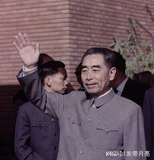 1956年，为争取台湾回归，周总理称：蒋介石父子可来中央任职 - 7