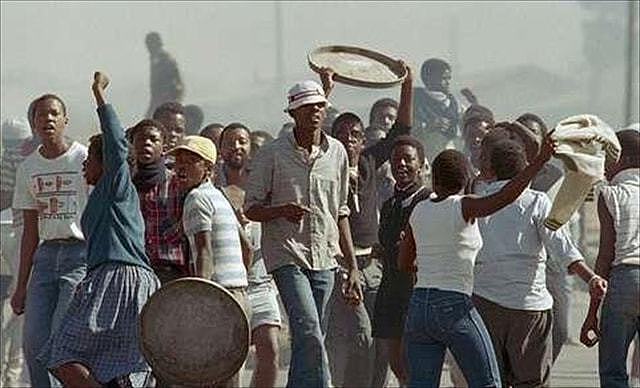 为何没人再吹捧曼德拉了？看看如今的南非，30年前可是发达国家 - 7