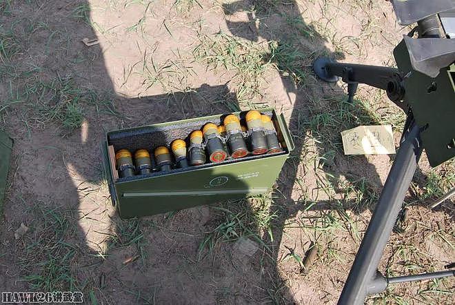 乌克兰侦察兵展示各种武器 美国榴弹机枪 德国手榴弹 瑞典火箭筒 - 3