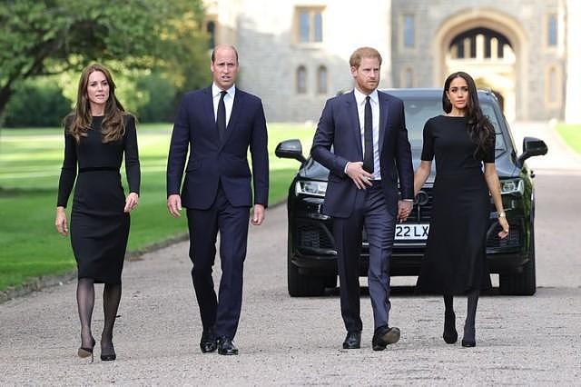 凯特与梅根为吊唁女王同穿小黑裙，究竟谁更会穿？看了就明白 - 4