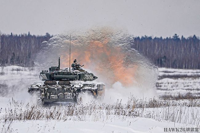 俄罗斯西部军区坦克部队完成校射工作 主炮发出怒吼 进入备战状态 - 13
