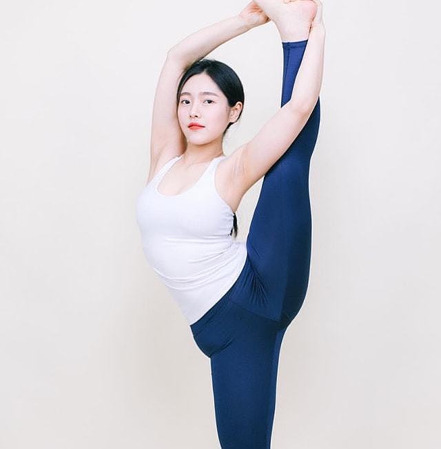 韩国瑜伽健身老师，长相甜美可人，被粉丝称为身娇体柔的小美女 - 4