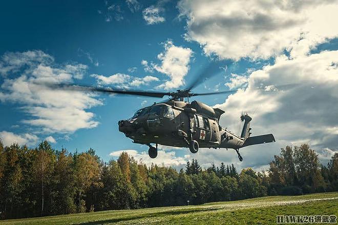 美国拉脱维亚秋季联合演习 把担架抬上救护直升机 还有这么多讲究 - 23