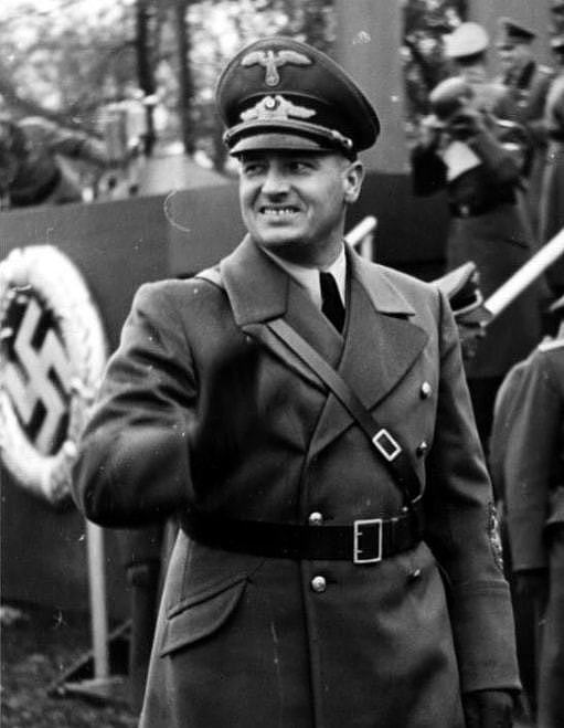 德国军队最想枪毙的总督，汉斯·弗兰克，一个贪污腐败的小人 - 3