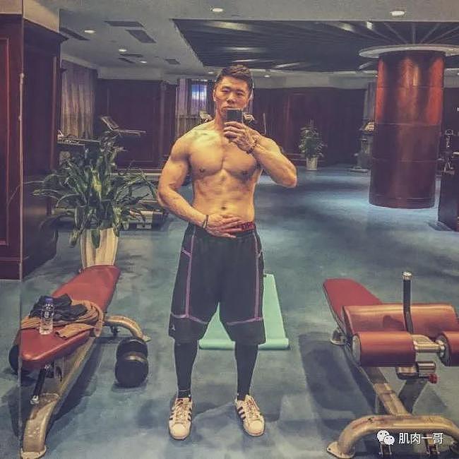 187cm上海教练拍大尺度写真走红，神仙肉体简直太可了 - 12