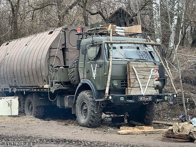 俄军后勤部队用原木加强车辆 自己动手保住小命 这个套路大家都懂 - 2
