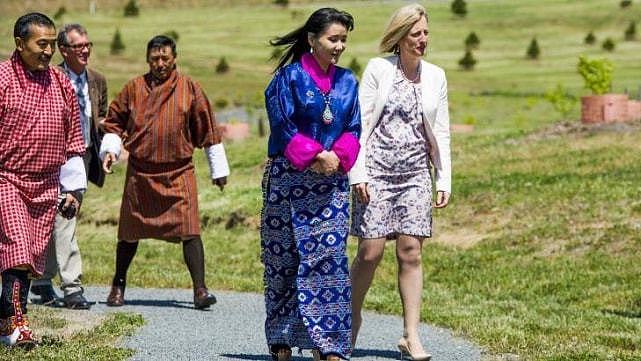 不丹王室的颜值太惊艳！58岁王母搭刺绣披肩很贵气，公主似洋娃娃 - 6
