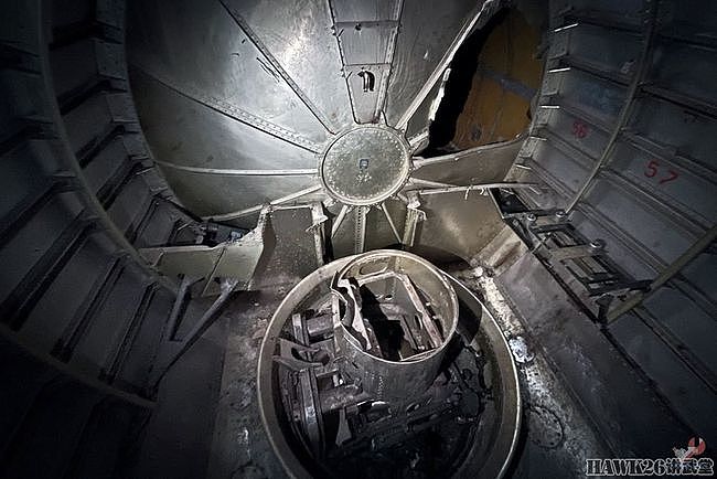 钻进图-16轰炸机 乌克兰博主冒险进入纪念碑 探索神秘的内部结构 - 21