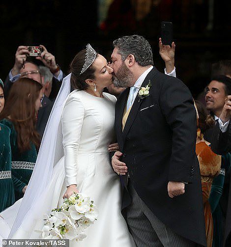 俄罗斯100多年来首个“王室婚礼”！40岁大公国大婚，新娘有点胖 - 1