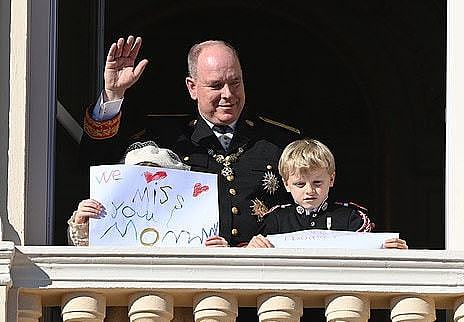 摩纳哥王妃缺席国庆日活动！6岁龙凤胎萌翻，小公主穿皮草太美了 - 10