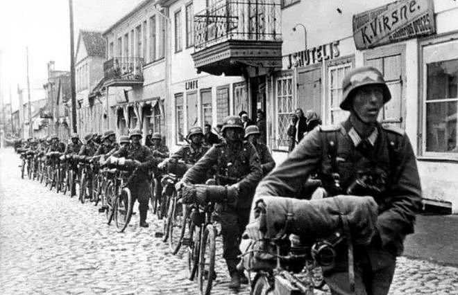 三万德军进驻莱茵非军事区，希特勒如何在英法眼皮下完成此举？ - 4