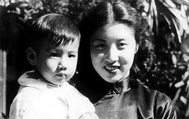 张灵甫死后，19岁的娇妻终身未嫁，05年和儿子参加抗日纪念活动 - 8