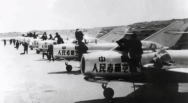 从仿制到自研，历经70年磨炼，铸就了中国空军强势崛起 - 2