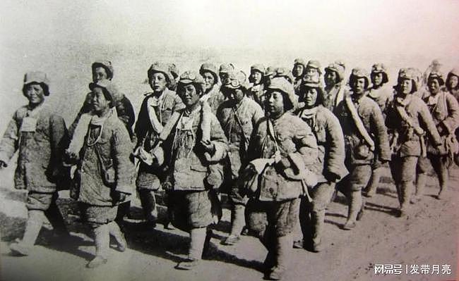 解放军西北剿匪，歼灭残部时救出21名妇女：我们是西路军女兵 - 1