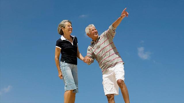 60岁夫妻还能住一起吗？住在一起增进情感，可洞察对方的身体情况 - 2