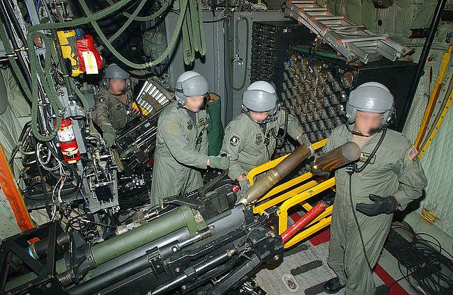 可将地面目标直接蒸发掉的榴弹炮飞机：AC-130U空中炮艇 - 8