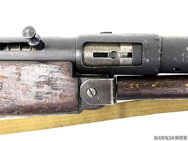 细看：斯登Mk I冲锋枪 英国生产的第一批 配备折叠前握把和消焰器 - 11