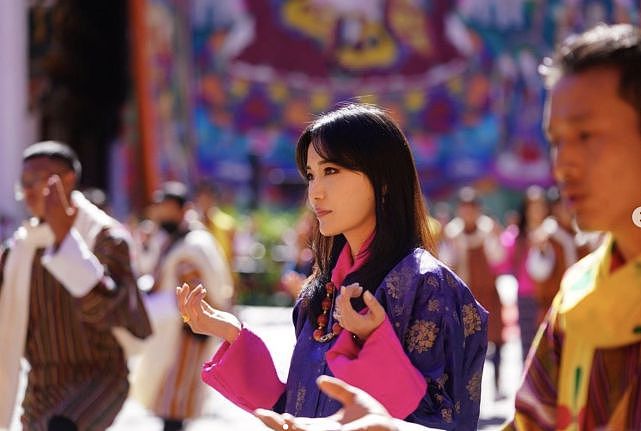 不丹王后最新亮相庆祝32岁生日！穿粉裙嫩如18，可惜单人照显落寞 - 6