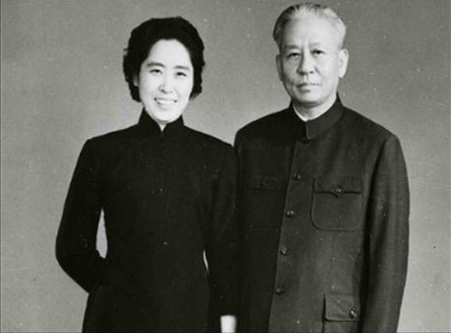 1983年，王光美到毛主席故居参观，临走时一句话道尽一生赤诚 - 9
