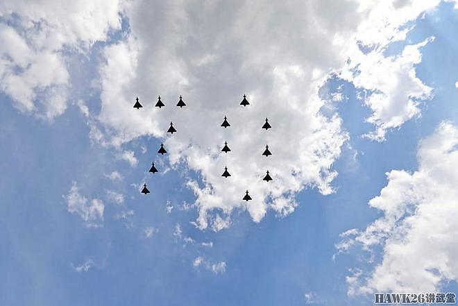 英国皇家空军出动精锐战机 庆祝女王登基70周年 精彩官方照片集 - 11