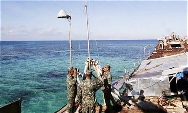 赖在仁爱礁22年的菲律宾海军：住着破船，做饭靠发电机，风吹日晒 - 8