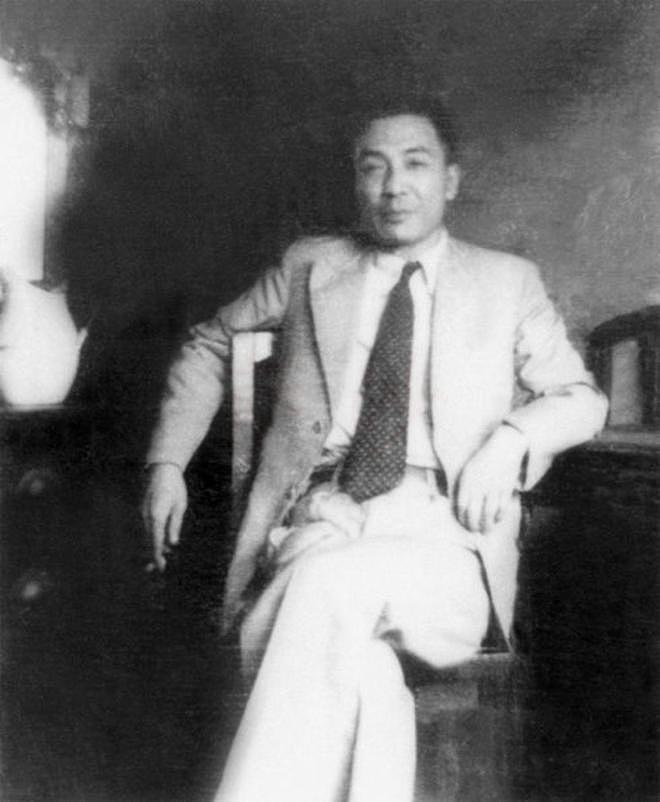 鲁迅有几篇文章是他代笔写成：1976年6月2日中国作家冯雪峰逝世 - 2