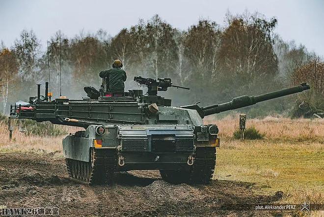 波兰M1A2主战坦克训练照 开始新阶段学习 美军人员负责保驾护航 - 13