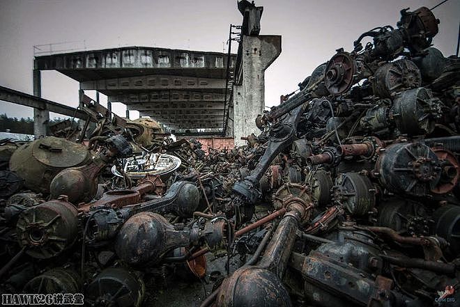 走进莫斯科的军事基地 数百辆装甲车残骸堆积如山 场面无比震撼 - 25