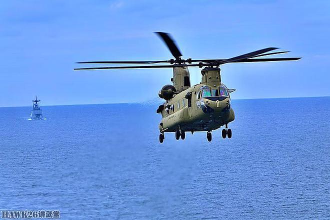 “支奴干”直升机降落在航母上 驻韩美军演练紧急情况的着舰作业 - 1