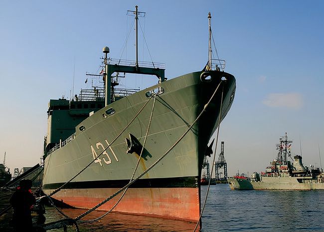 伊朗海军现代化遇挫，最新建造的“驱逐舰”，从干船坞上直接翻落 - 10