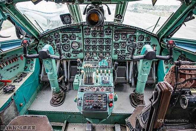 钻进安-22重型运输机 世界最大的螺旋桨飞机 驾驶舱内部非常简陋 - 9