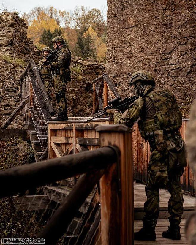 捷克警方举行一场特殊演习 占领城堡保护文物 无托狙击步枪很重要 - 4