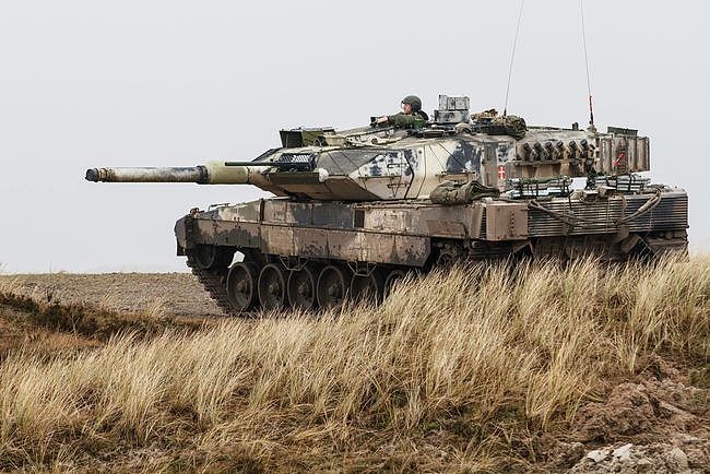 有多少国家装备德国豹2坦克？这个横跨欧亚两洲的国家拥有300辆 - 7