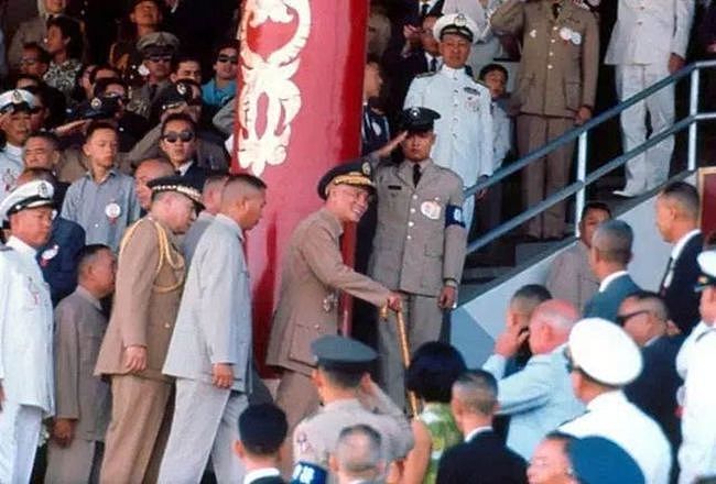 私人照相师认为蒋介石起居很简朴：1969年9月16日阳明山发生车祸 - 5